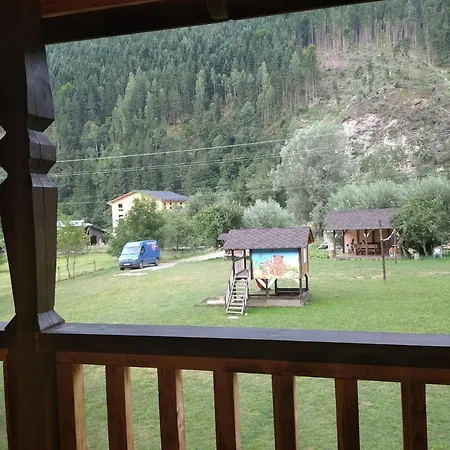 Гуцульський Двір *