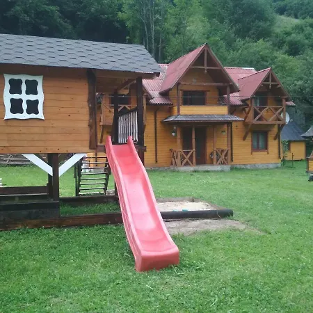 Гуцульський Двір *